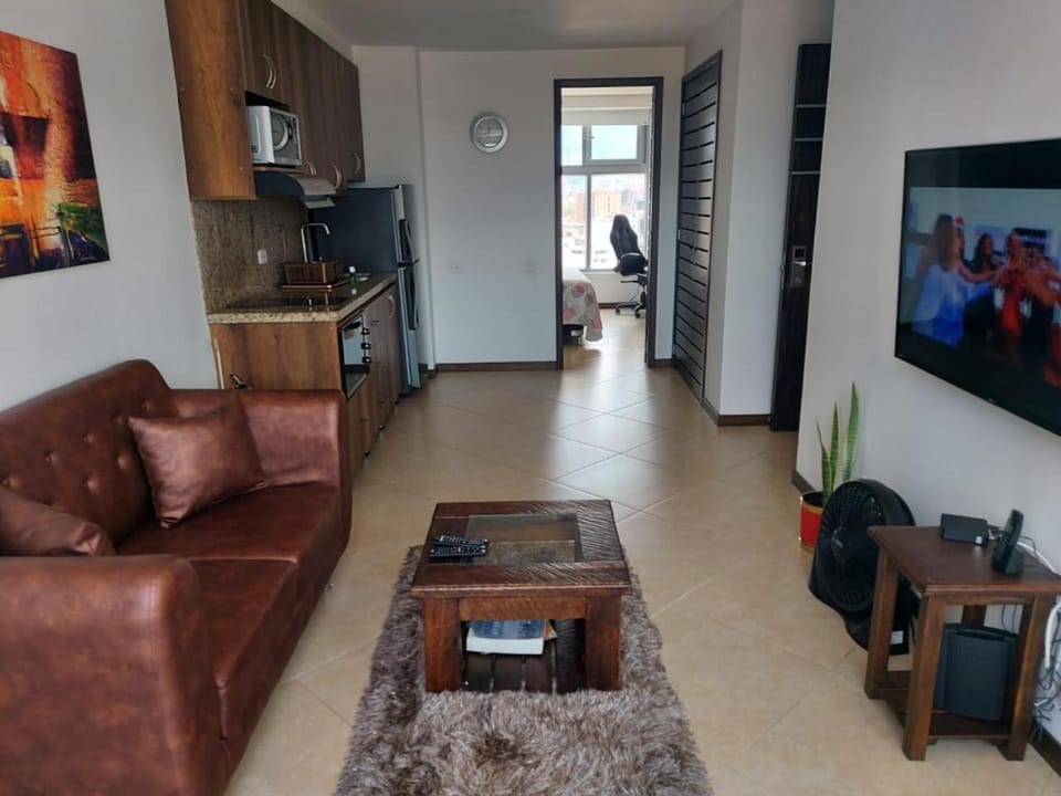 Laureles penthouse, jacuzzi-rooftop fun in the sun Apartment in Medellin