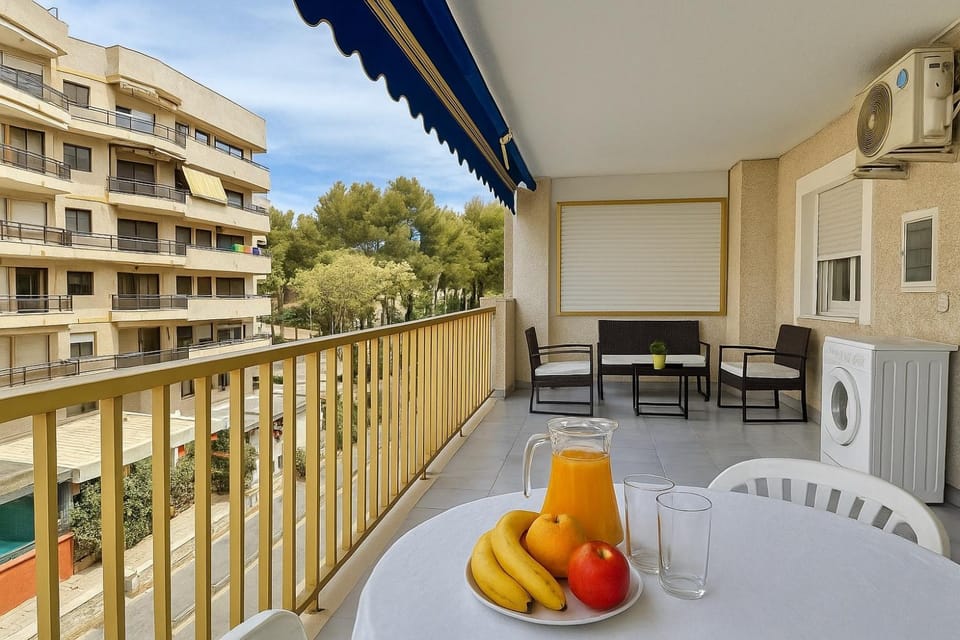 Cozy Flat with Wifi and Pool 5 min to beach Apartment in Salou