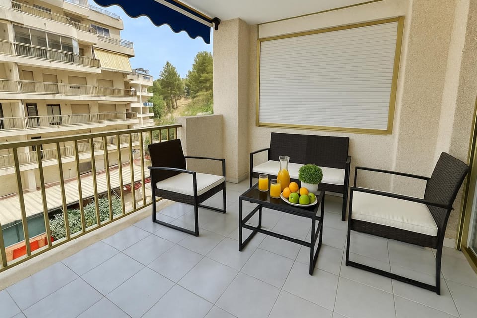 Cozy Flat with Wifi and Pool 5 min to beach Apartment in Salou