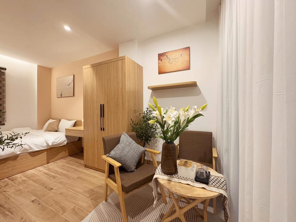 Bed, Living room, Photo of the whole room, Seating area, Bedroom, towels, wardrobe