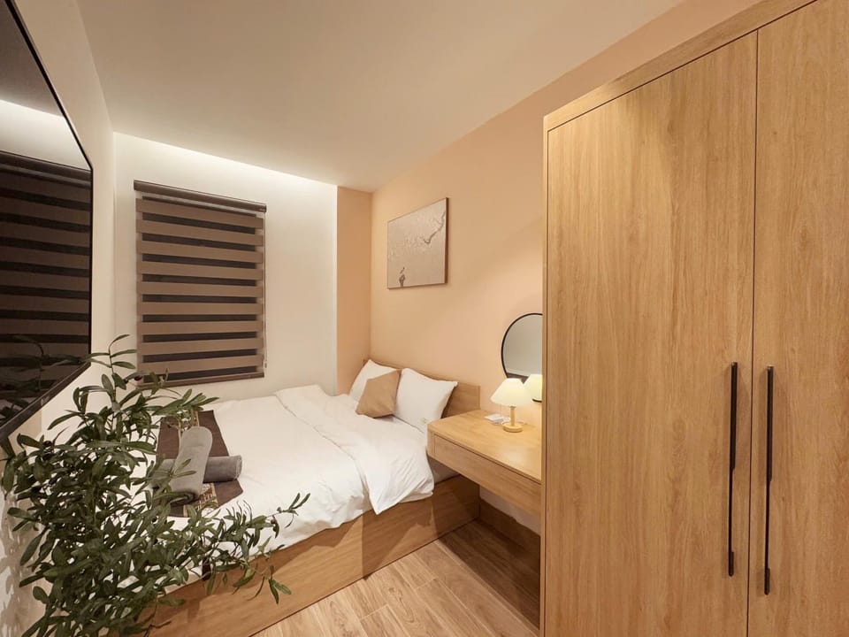 Bed, Photo of the whole room, Bedroom, towels, wardrobe