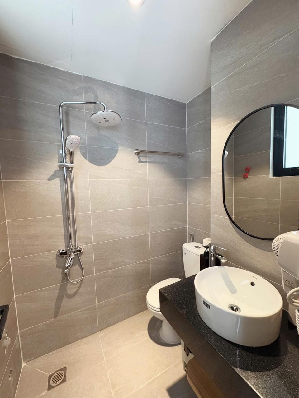 Shower, Toilet, Bathroom, towels