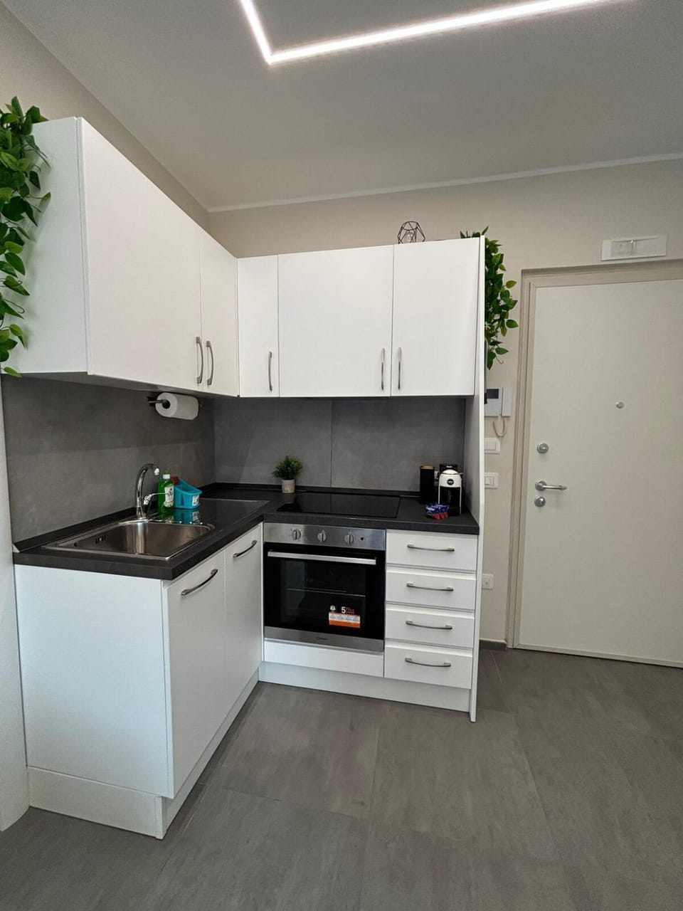 Kitchen or kitchenette, oven, stove