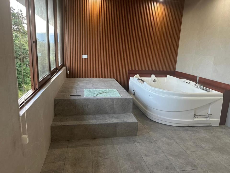 Hot Tub, Dinner