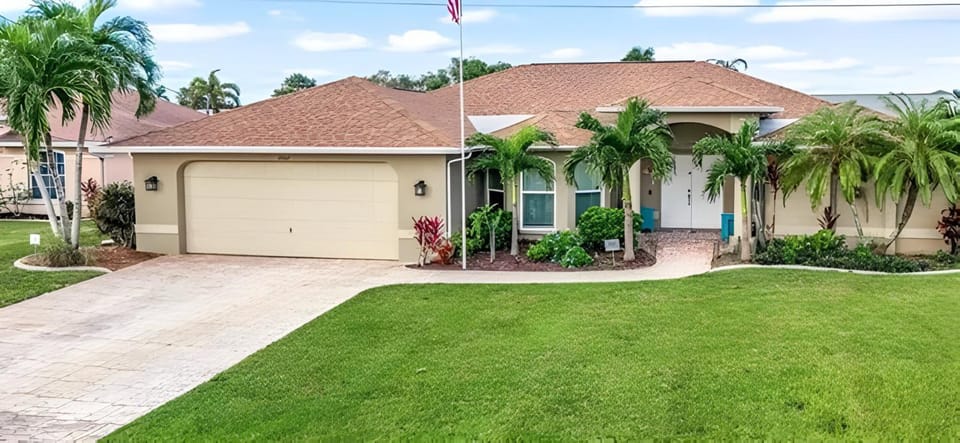 Waterfront Retreat with Pool and Gulf Access House in Cape Coral