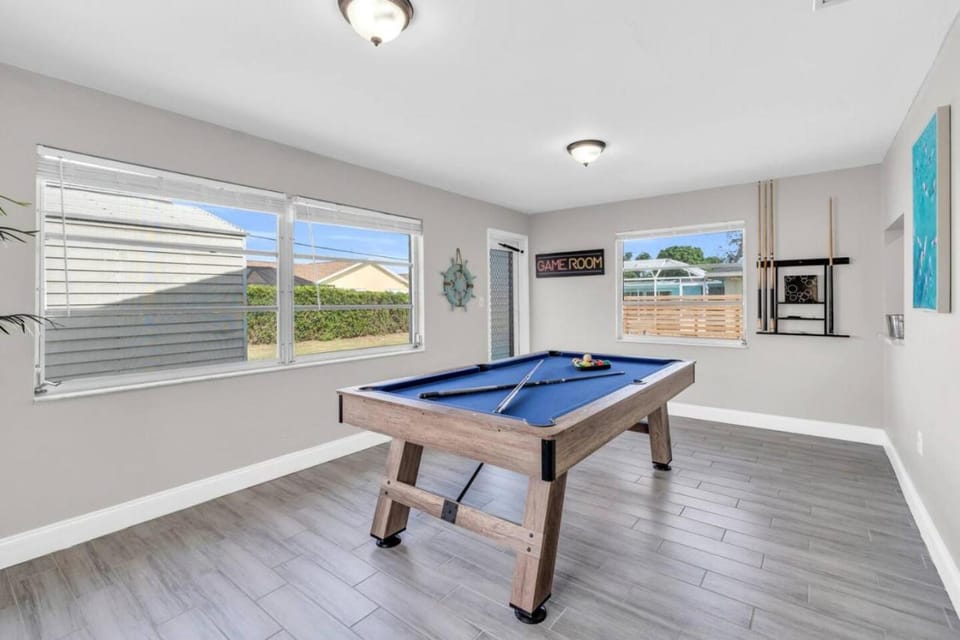 Sunny Cape Coral Escape, Warmth Awaits House in Cape Coral