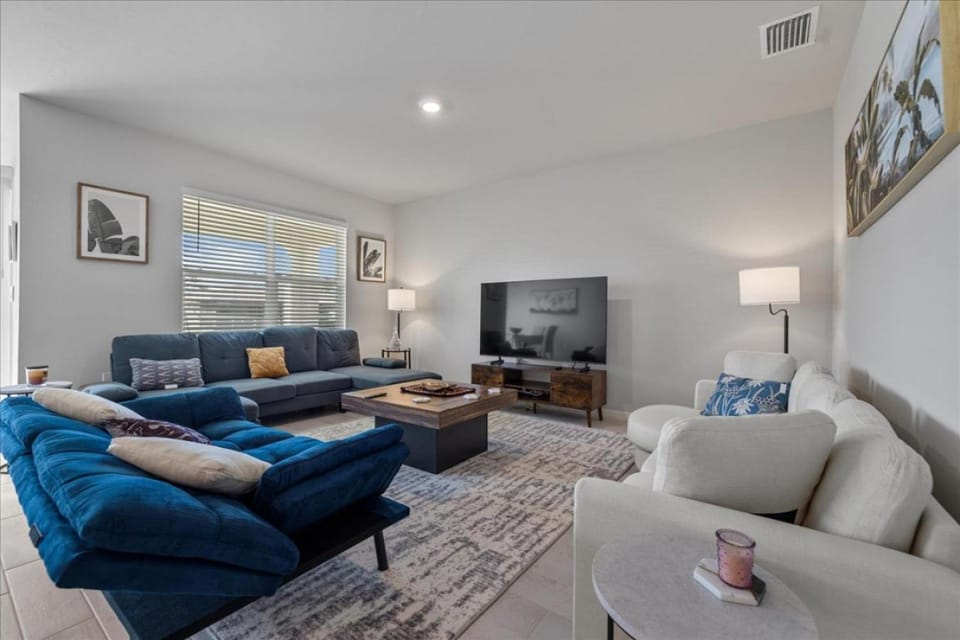 Cape Coral Getaway, Modern Comfort and Location House in Cape Coral