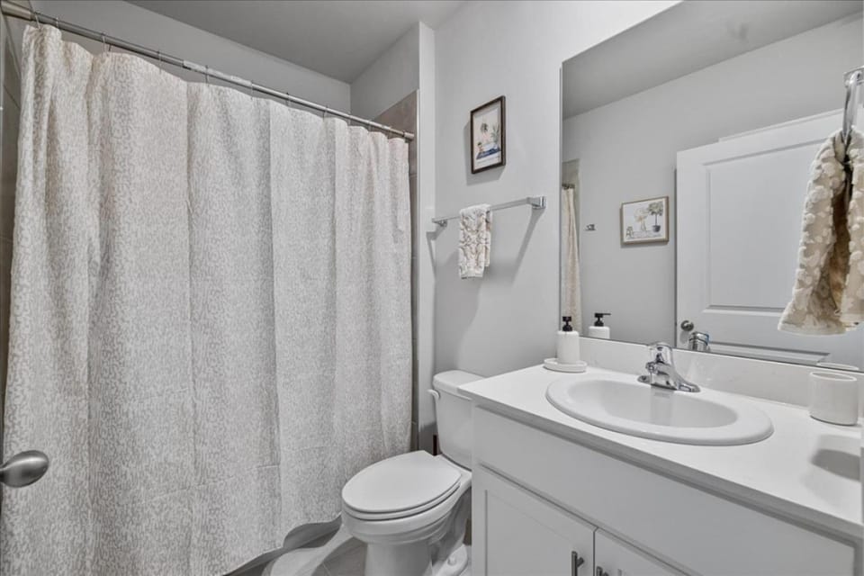 Cape Coral Getaway, Modern Comfort and Location House in Cape Coral
