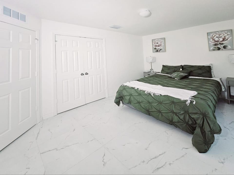 Coral Breeze Getaway House in Cape Coral