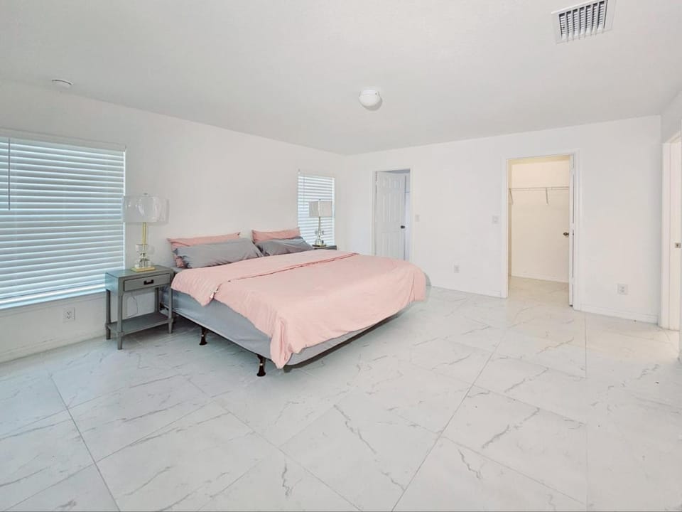 Coral Breeze Getaway House in Cape Coral