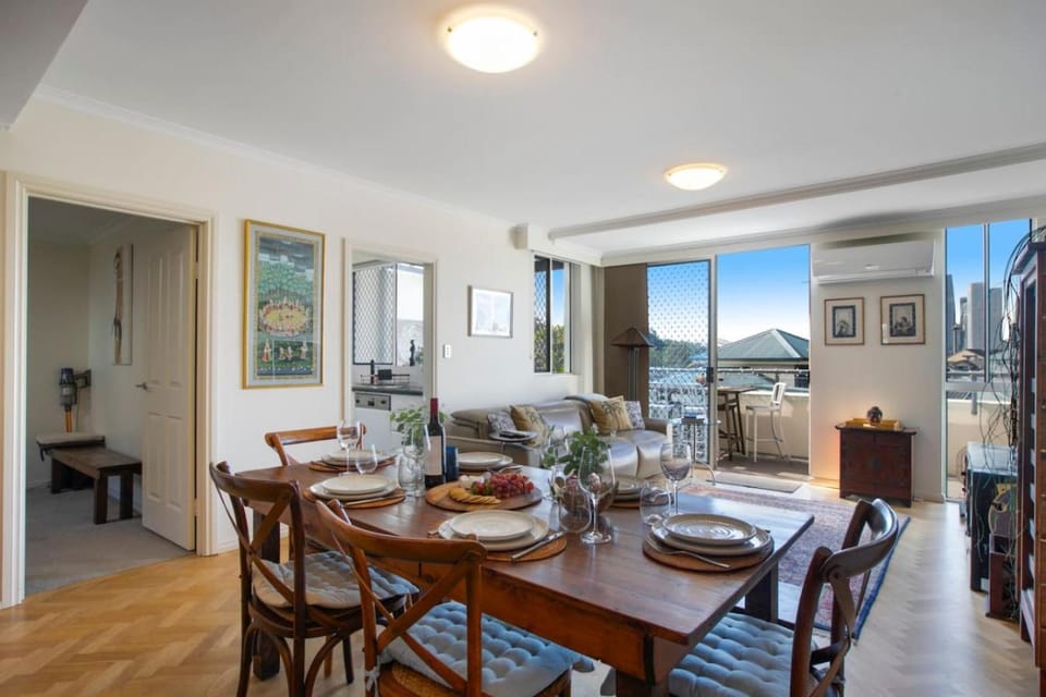 Stylish Balmain Townhouse with Pool & City Views House in Rozelle