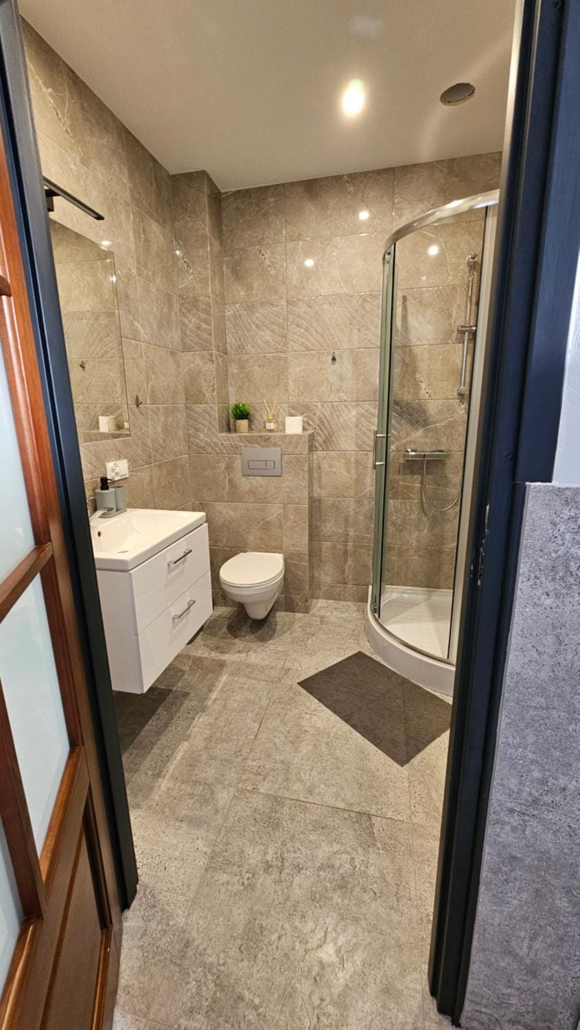 Pokoje Ługowa blisko SUNTAGO, DEEPSPOT "3" Apartment in Masovian Voivodeship