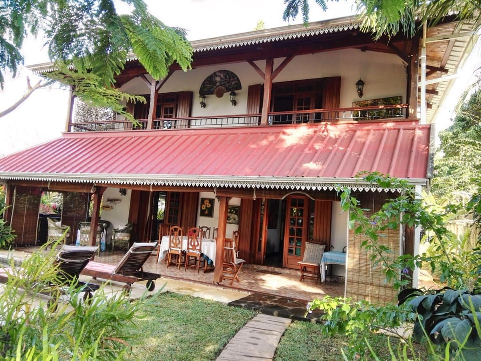 Property building, Facade/entrance, Balcony/Terrace