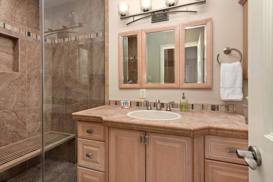 Shower, Steam room, Bathroom