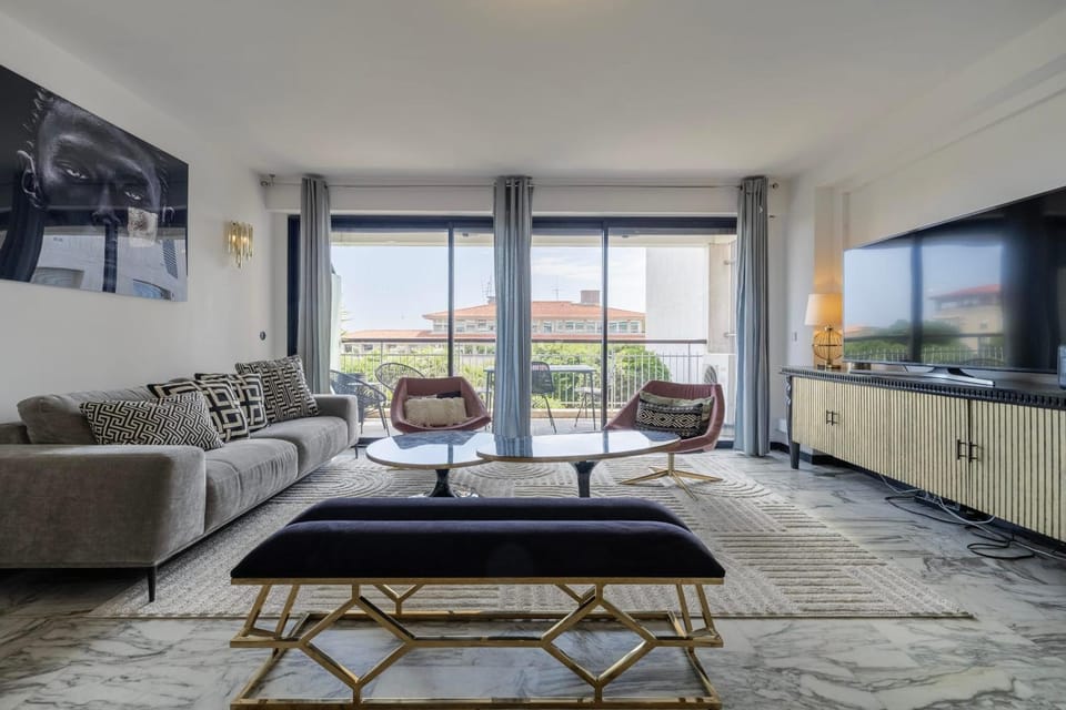 -CLR- Charming 3-Bedroom Apartment in the Heart of Cannes Apartment in Cannes