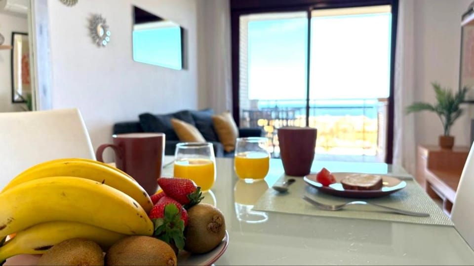 Natural landscape, Living room, Food and drinks, Seating area, Dining area, Sea view, Breakfast