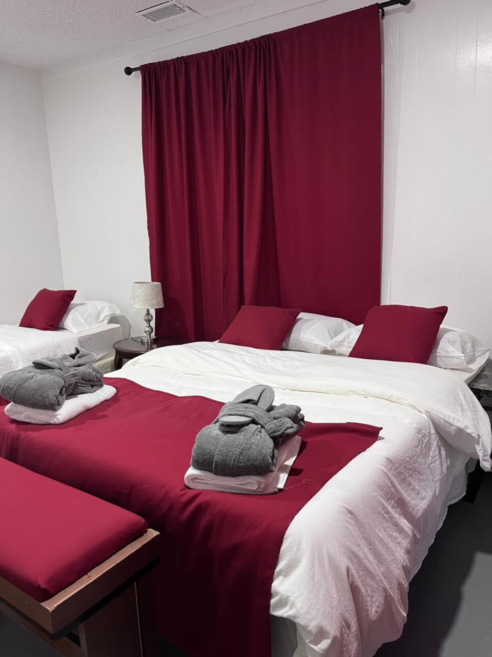 Naryn Guest house Bed and Breakfast in Los Angeles