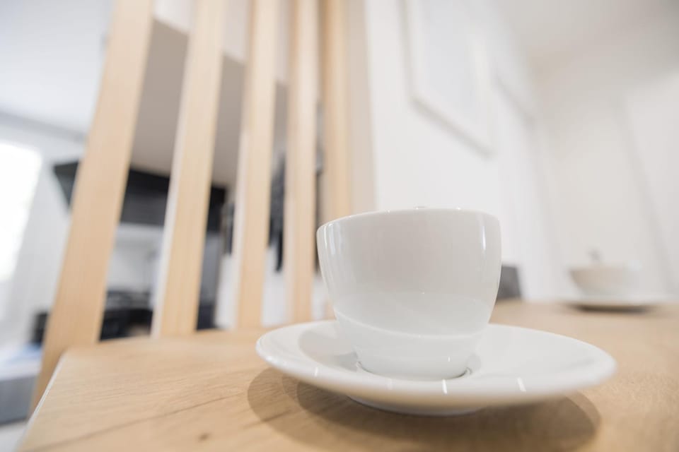 Coffee/tea facilities, Kitchen or kitchenette, Kitchen or kitchenette, Dining area, Communal kitchen