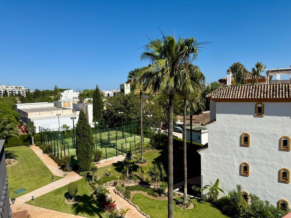Penthouse Golden Mile Seaviews With Paddle Court - EaW Homes Apartment in Marbella