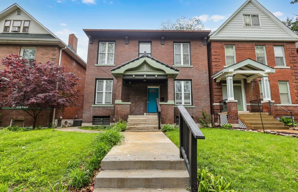 Hartford 5BR Family Home with Games BBQ Grill and Firepit House in Tower Grove South