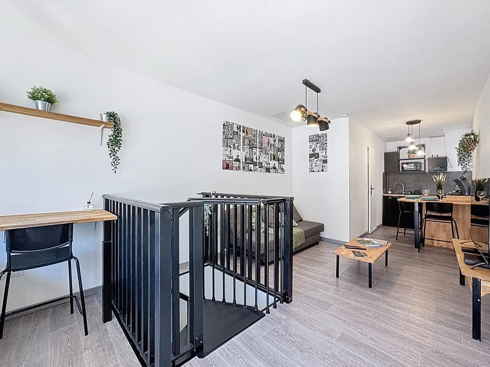 Kitchen or kitchenette, Living room, Seating area, Dining area