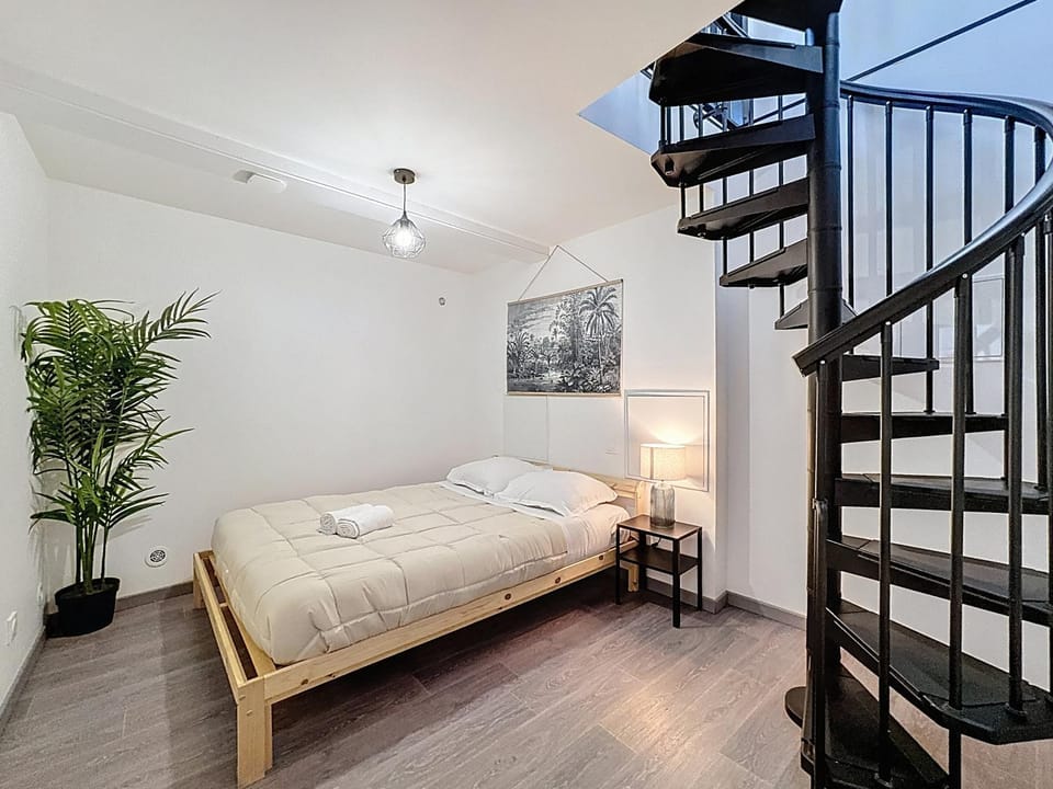 Bed, Photo of the whole room, Bedroom