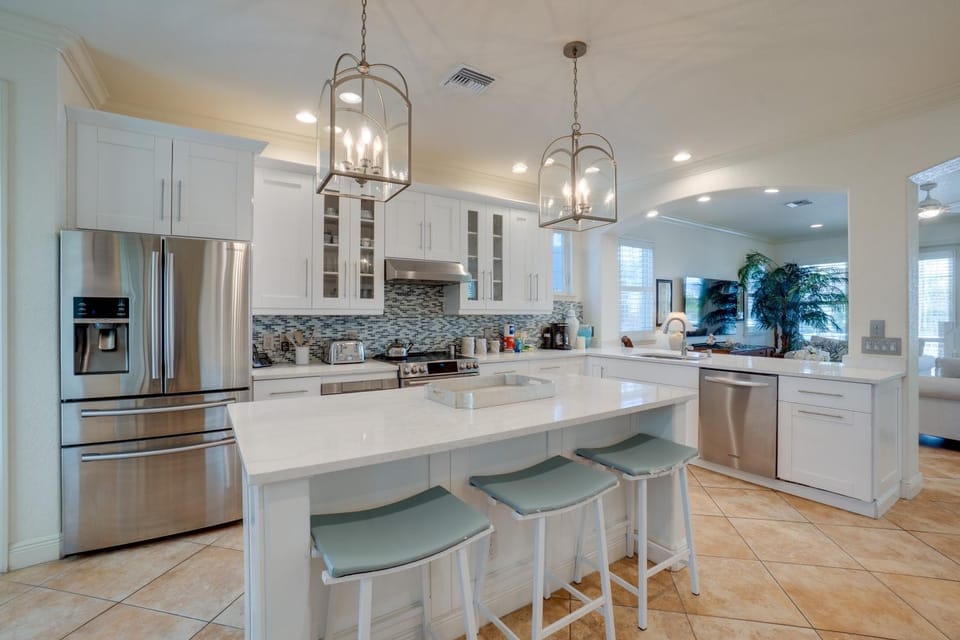 Private Pool - Island Dream by SeaBreeze Vacation House in Anna Maria Island