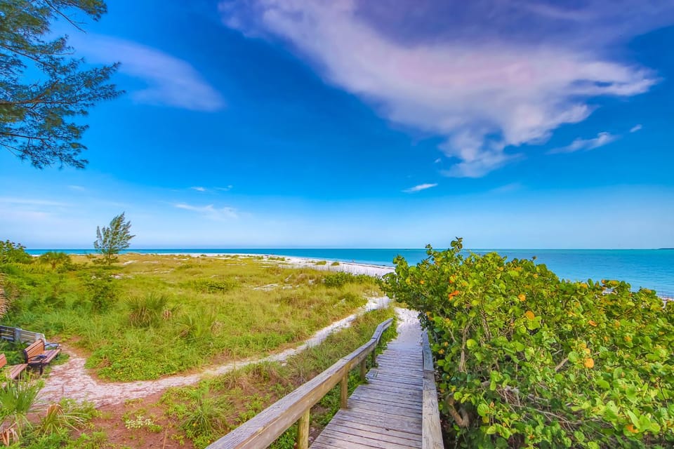 Private Pool - Fern Cottage by SeaBreeze Vacation House in Anna Maria Island