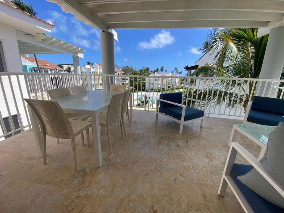 Patio, Day, View (from property/room), Balcony/Terrace, Living room, Seating area, Dining area