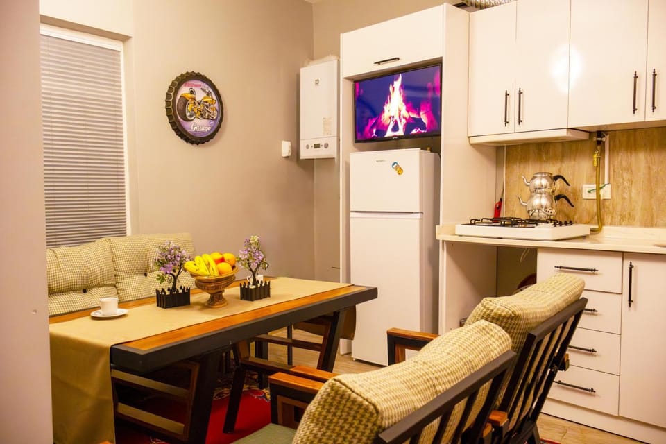 TV and multimedia, Seating area, Dining area