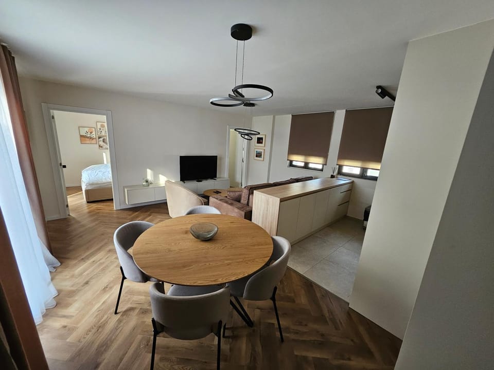TV and multimedia, Kitchen or kitchenette, Living room, Seating area