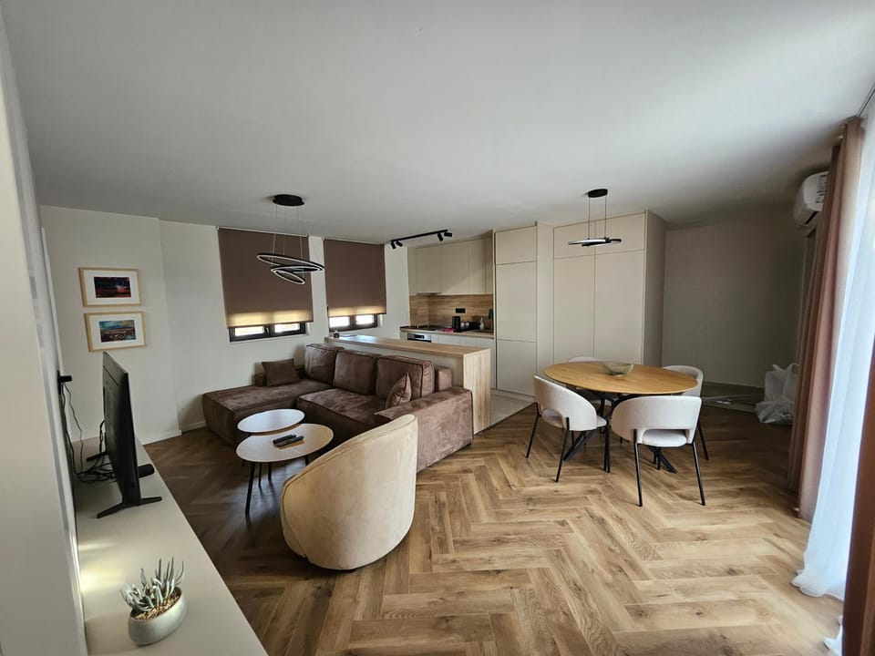 Kitchen or kitchenette, Living room, Seating area, Dining area