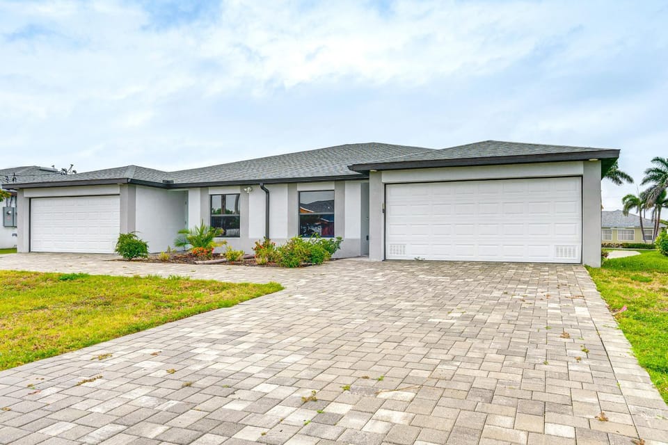 Canal-Front Gem w/ Heated Pool in Cape Coral House in Cape Coral