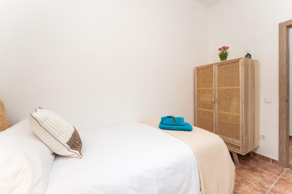 Bed, Bedroom, wardrobe
