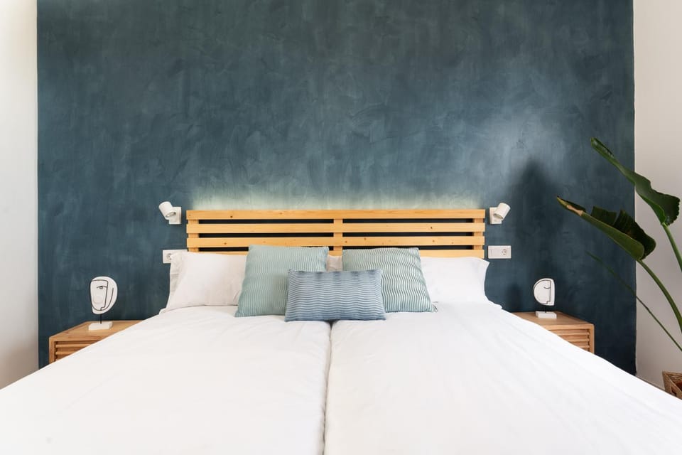 Photo of the whole room, Bedroom