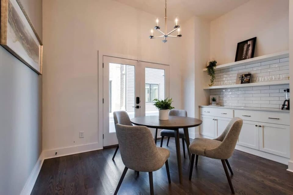 Seating area, Dining area