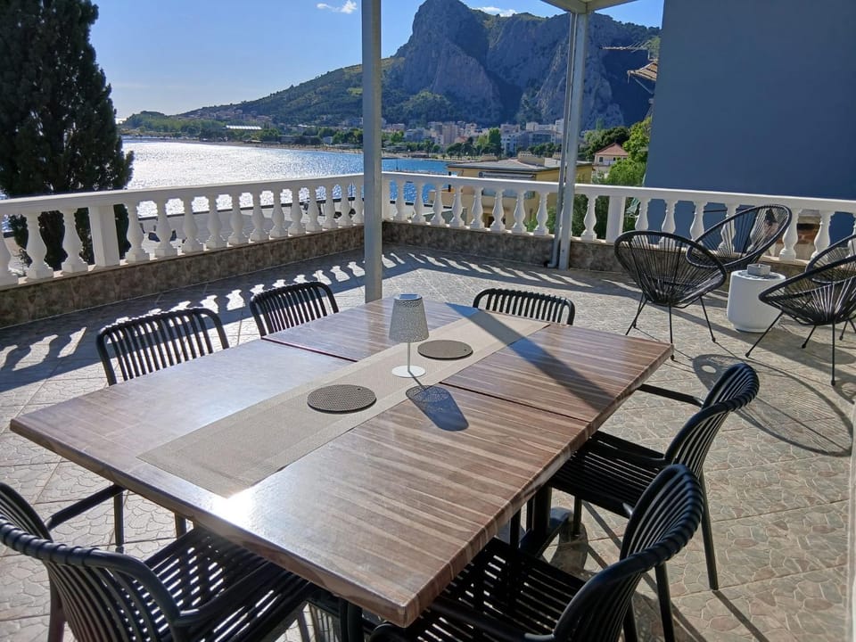 Day, Natural landscape, View (from property/room), Balcony/Terrace, Seating area, Dining area, Mountain view