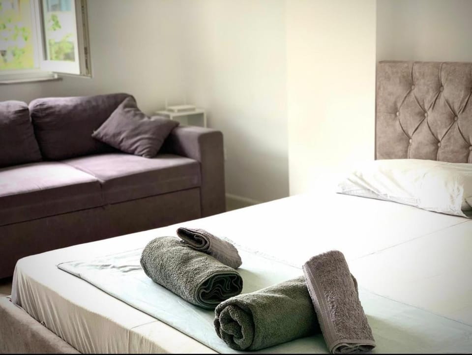 Cozy Studio in Bllok Prime Location & Fast WiFi Apartment in Tirana
