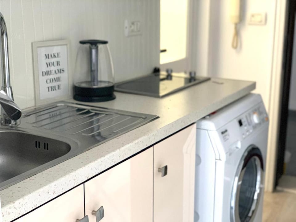 Cozy Studio in Bllok Prime Location & Fast WiFi Apartment in Tirana