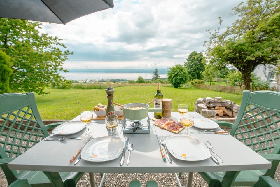 Property building, Patio, Spring, Day, Natural landscape, BBQ facilities, Garden, Food and drinks, Dining area, Food, Garden view, Lake view, Lake view, Landmark view, Landmark view, Mountain view, Mountain view, Meals, Meals, Lunch, Dinner, Drinks, Alcoholic drinks, Quiet street view