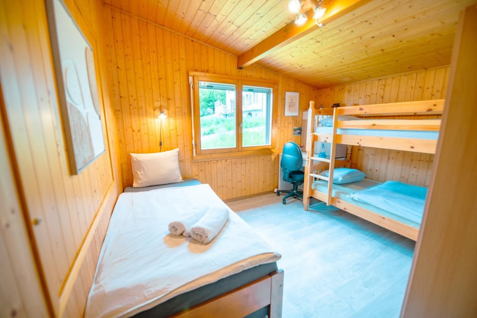 Bed, Photo of the whole room, Seating area, Bedroom, bunk bed, towels
