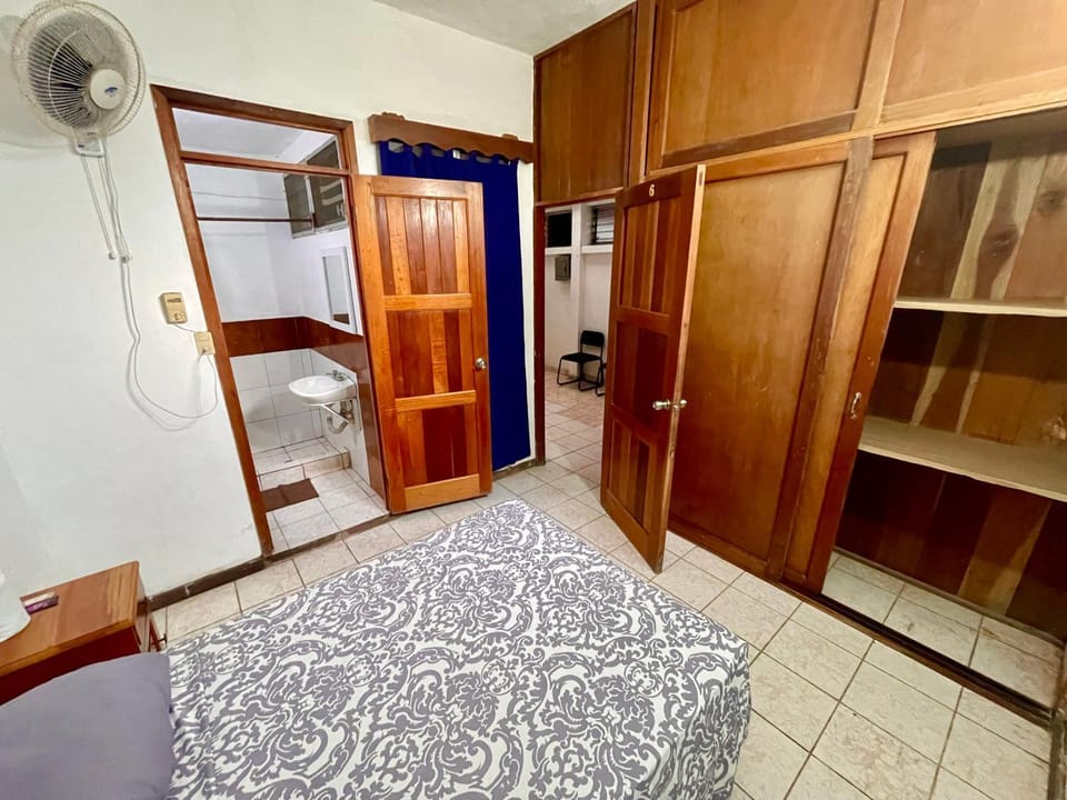 Hostal Inn & Apartamentos Sol & Luna Apartment in Guatemala