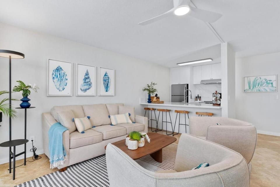 Oceanfront Condo Kailua Kona Walk to Beach Town and Sunset Views Apartment in Holualoa