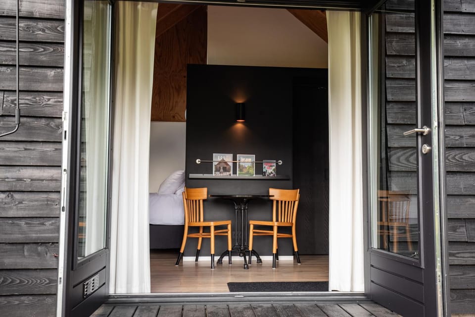 Dining area, Entertainment