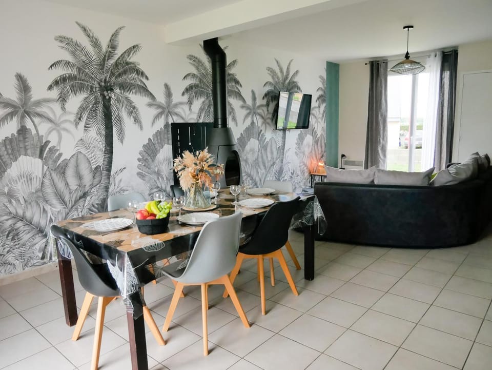 Dining area, Meals
