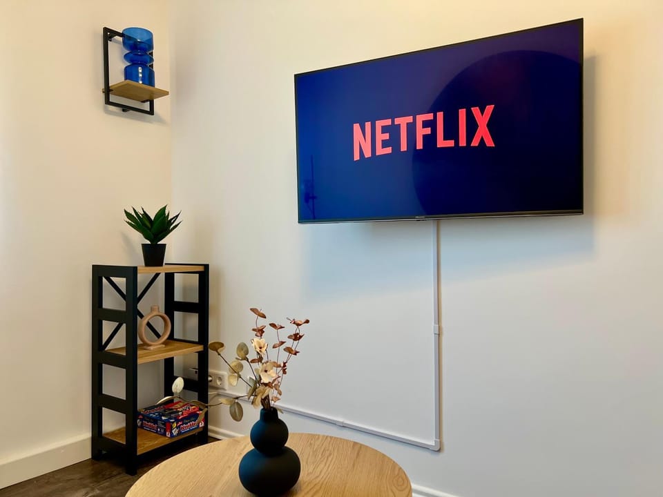 TV and multimedia, Living room, Decorative detail
