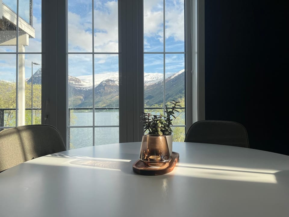 Dining area, Mountain view