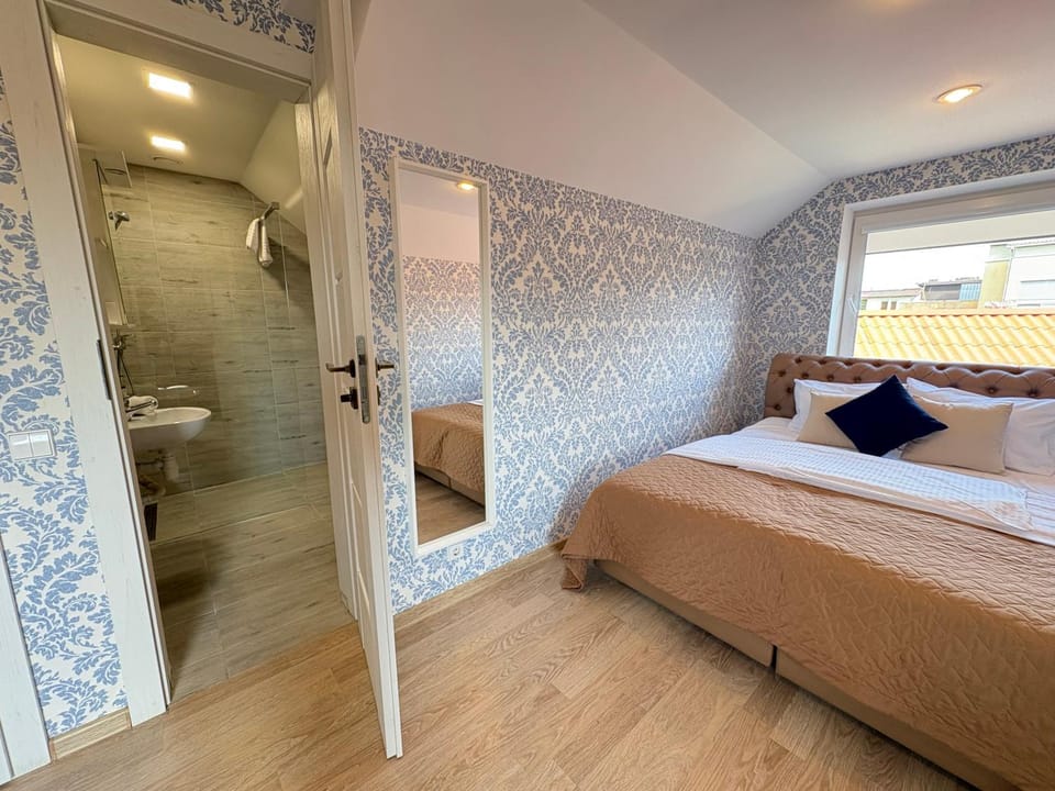 Shower, Bed, Bathroom, Photo of the whole room, Bedroom