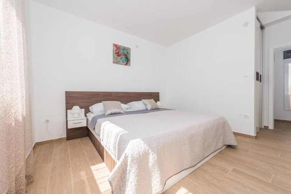 Andy 3 centrally located ap with pool Apartment in Novalja