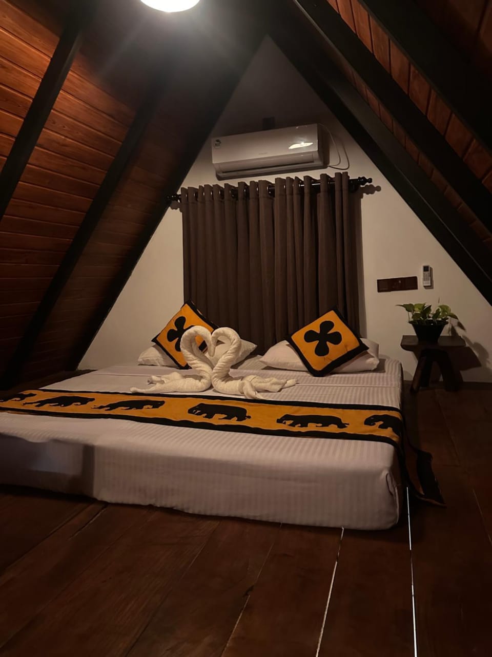 Bedroom, towels